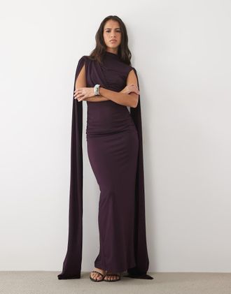 Tfnc premium vestito lungo con collo alto, dettaglio drappeggiato e maniche a mantella, color prugna-Viola