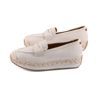 Yellow Box Womens Aviana Faux Leather Loafer In Bone