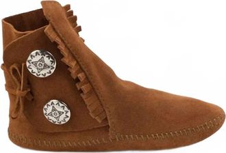 Minnetonka Womens Two Button Ankle Boots In Brown Softsole