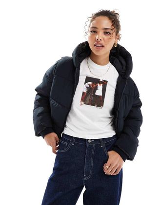 Hollister Everyday - Giacca imbottita taglio corto nera con cappuccio-Nero