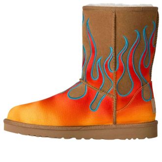 UGG x Jeremy Scott Classic Short Boot Flames Chestnut 2025 1182671-CHE
