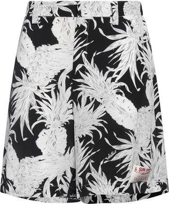 Valentino Garavani BOTTOMWEAR - Shorts & Bermuda Shorts sur YOOX.COM