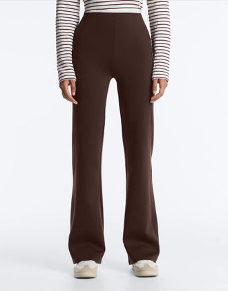 Oysho Pantaloni a zampa a vita alta effetto neoprene marrone scuro