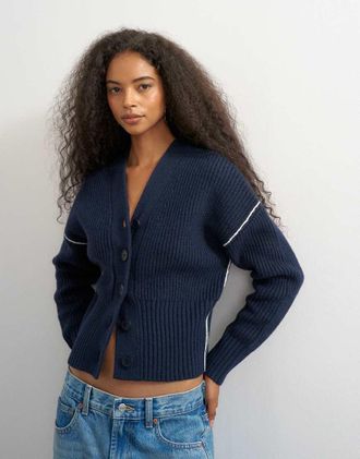 Topshop cardigan lavorato a maglia con scollo a V e bottoni davanti in blu notte-Bianco