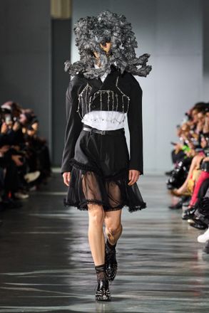 Comme Des Gar&ccedil;ons Spliced Wool and Tulle Shorts