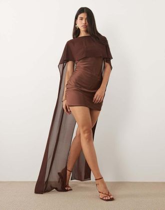 Tfnc Vestito corto in raso color cioccolato con mantella e gonna in rete-Marrone