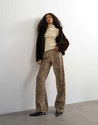 Topshop jeans Ember relaxed a vita bassa con gamba dritta e stampa leopardata-Multicolore