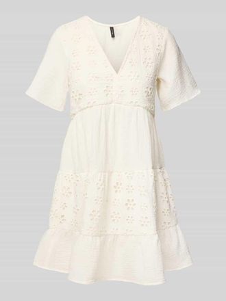 Vero Moda Tailliertes Minikleid mit Lochstickerei Modell NATALI in Weiss, Gr&ouml;&szlig;e M