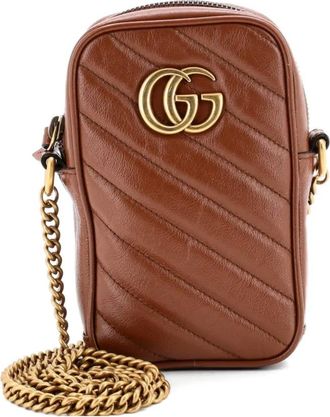 Gucci GG Marmont Vertical Phone Matelass&eacute; leren kleine crossbodytas - Bruin