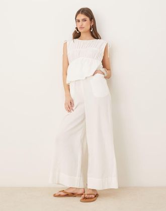 Asos Tuta jumpsuit a doppio strato bianco con bustino raccolto