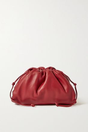Bottega Veneta The Pouch Kleine Clutch Aus Leder Mit Raffungen - Rot