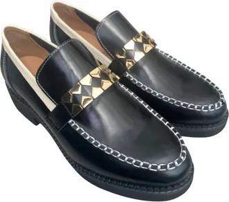 All Black Womens Clip And Stitch Loafer Shoe In Black