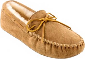 Minnetonka Mens Sheepskin Softsole Shoes In Tan Suede