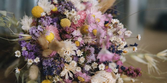 dried flowers, dried flower arrangements, how to dry flowers, best kinds of flowers to dry, These are the best flowers to dry and use again