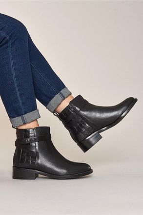 Moshulu Baillie Leather Chelsea Boots
