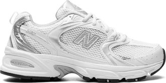 New Balance Witte Mesh Sneakers met Zilveren Details - Dames - Sneakers - Wit - 34 1/2 EU - Leer - Schoenen