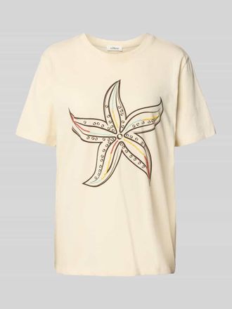 s.Oliver Red Label Relaxed Fit T-Shirt mit Frontprint und Schmuckperlen in Sand, Gr&ouml;&szlig;e 36