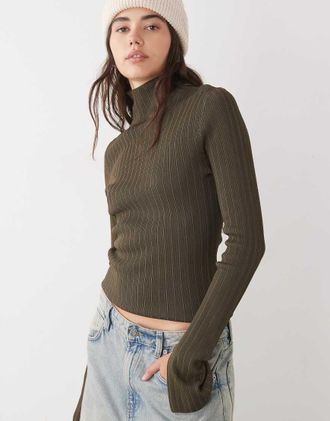 Weekday Maglione bicolore kaki e marrone scuro con collo alto - In esclusiva per ASOS-Verde