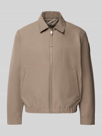 Marc O'Polo Regular Fit Blouson mit Label Patch - Marc OPolo &times; DFB Travel Collection in Taupe, Gr&ouml;&szlig;e 3XL