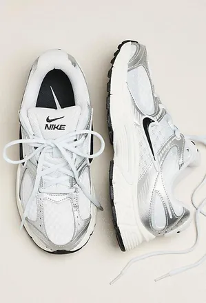 Nike V2K Run Prm Sneakers