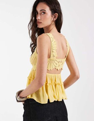Free People Top a canottiera giallo siciliano con volant e petali