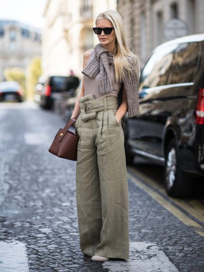 Dit is de truc van influencers om welke trui dan ook er cool uit te laten zien