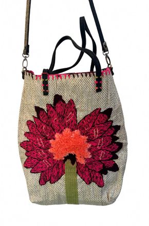 En Shalla Womens Woven Crossbody Bag In Multi Pink