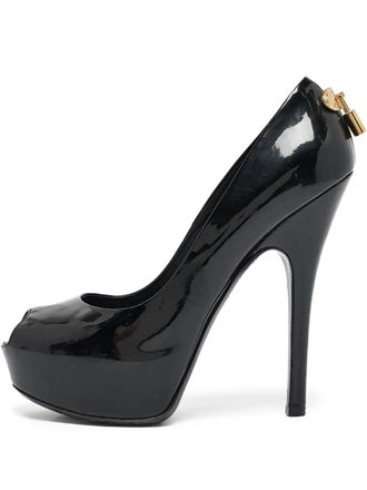 Louis Vuitton 2023 150 mm Oh Really! lakleren pumps met open neus - Zwart
