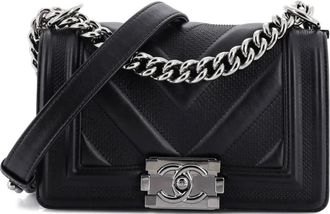 Chanel Boy Flap Bag Perforated Chevron Lambskin Small shoulder bag - Nero
