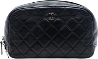 Chanel Pre-owned Clutches, female, Black, Size: ONE SIZE Pre-owned Quilted Patent Cosmetic Pouch