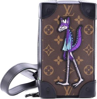 Louis Vuitton Soft Trunk Phone Box Monogram Canvas with LV Friends Patch crossbody bag - Zwart