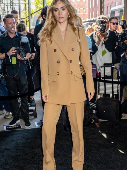 Nell’autunno 2022, mai senza completo marrone!