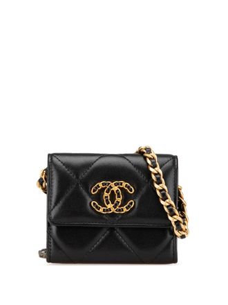 Chanel 2020 Quilted Lambskin Chanel 19 Card Holder On Chain crossbody bag - women - Lambskin - One Size - Black