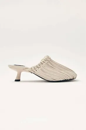 Alohas Womens Gleea Leather Mules In Cream