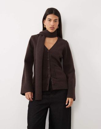 Pretty Lavish cardigan lavorato a maglia con dettaglio sciarpa color cioccolato-Marrone