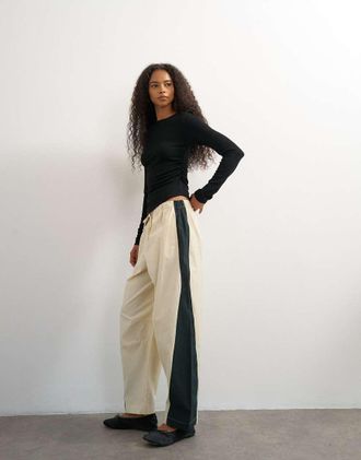 Topshop pantaloni coordinati color block tecnici in stone e nero-Neutro
