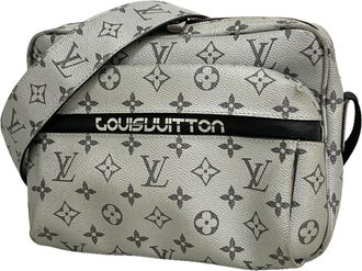 Louis Vuitton Silver Shoulder Bag (Pre-Owned)
