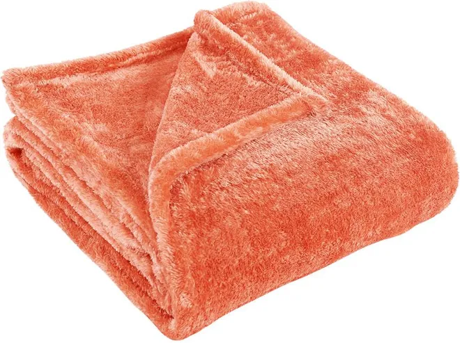 Ultra-Plush Fleece Throw or Couch Wrinkle Resistant Microfiber Blanket