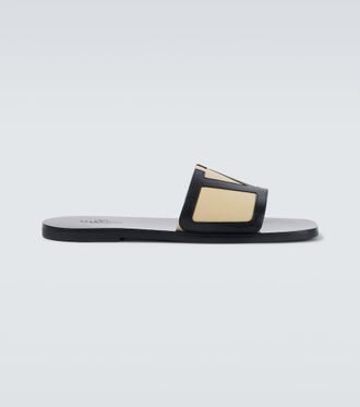 サンダル VALENTINO GARAVANI Men Sandals Black YS0J51ZNJ 0NO VALENTINO GARAVANI: Sandals men - Black | Valentino Garavani