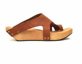 Cydwoq Womens Master Wooden Sandal In Camel