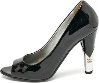 Chanel Pumps in pelle verniciata a punta aperta - Nero