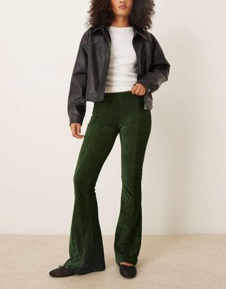 Free People Penny - Pantaloni a zampa in velluto color notte-Verde