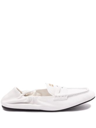 Miu Miu Penny loafers met logo - Wit