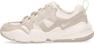 Nike Phantom Low Sneaker met Swoosh Logo - Dames - Hardloopschoenen - Beige - 36 1/2 EU - Su&egrave;de - Fitness