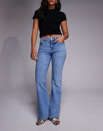 Good American Jeans boot cut a vita bassa lavaggio blu medio