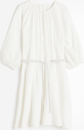 H&M Kleid aus Musselin mit Bindegürtel - White