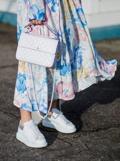 Queste sono le sneakers su cui investire sempre secondo le influencer