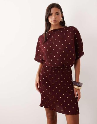 Never Fully Dressed Tilly - Vestito corto pliss&eacute; bordeaux con spalle scoperte-Rosso