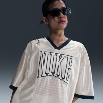 Nike Womens Nike Sportswear Oversized Short-Sleeve Graphic Jersey in White | HJ0280-133