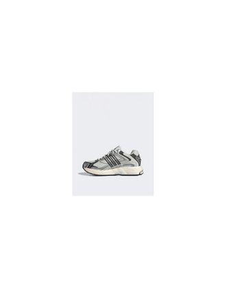 adidas Originals Response CL sneakers in light gray-White